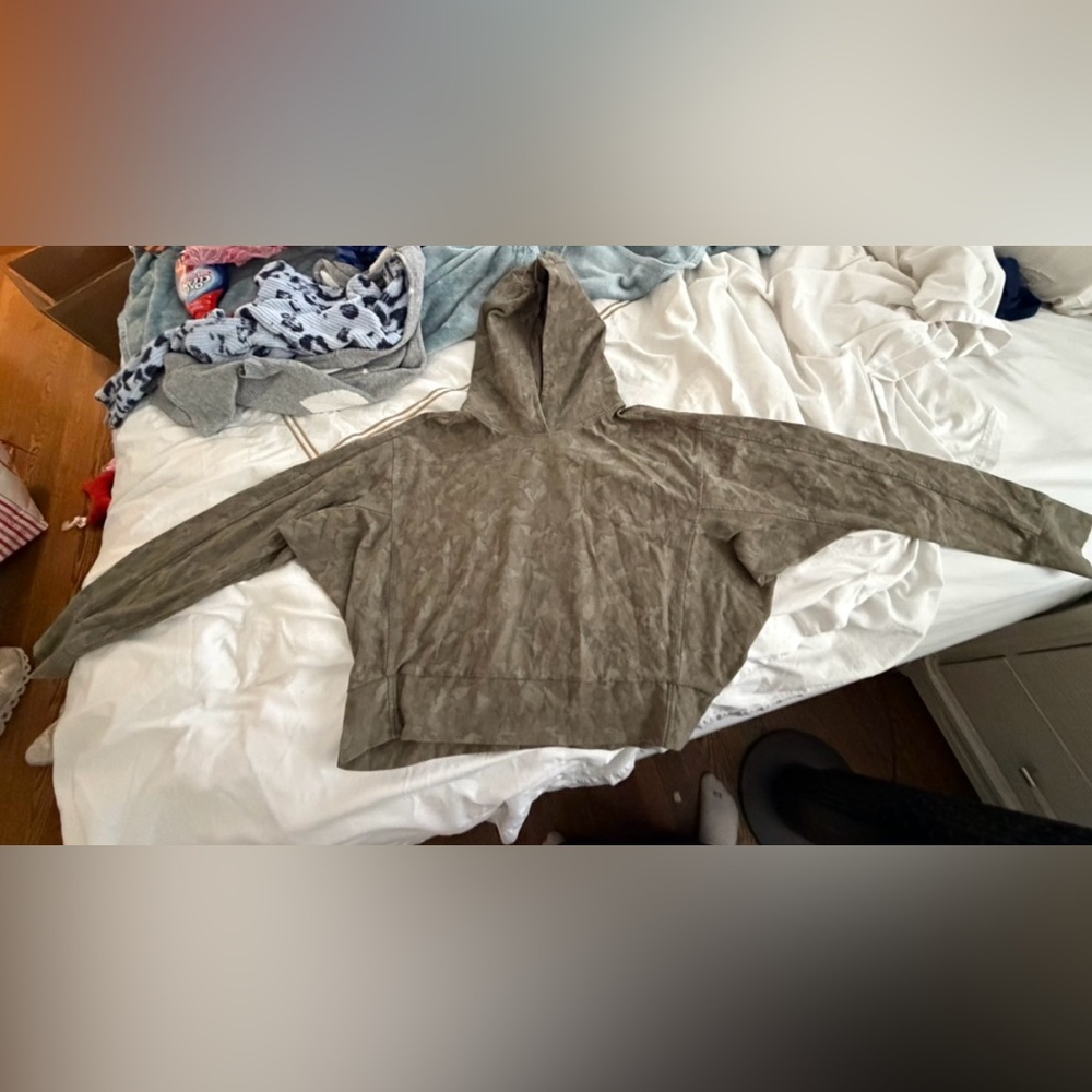 ATHLETA Olive Green Camo Farallon Cropped Camo Hoodie Sweatshirt